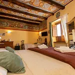 Konukevi Palazzo Lauritano 4*